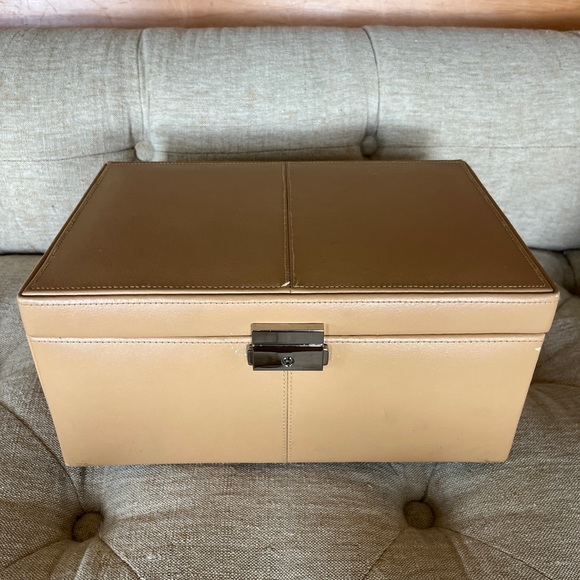Red Envelope leatherette Jewelry Box in camel tan w ivory interior & Sil… - Picture 3 of 15